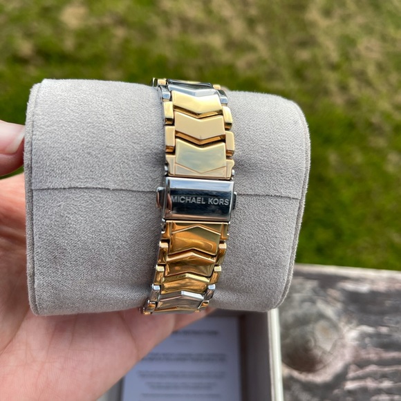 Michael Kors Watch - Picture 4 of 4